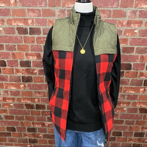 XS Red Buffalo Plaid Flannel Puffer Zip Up Vest - Picture 10 of 13